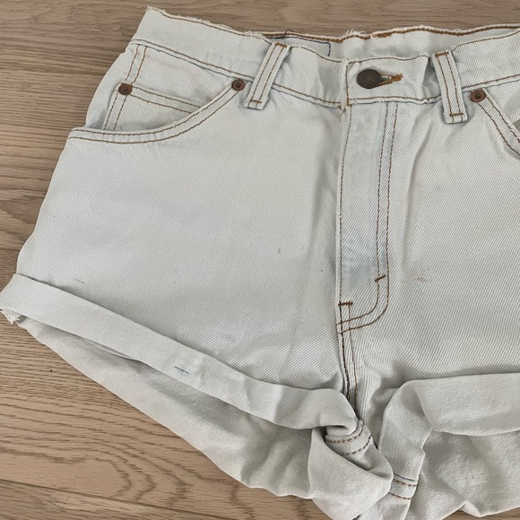 Vintage Levi cut off shorts - Picture 2 of 4